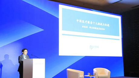 抢抓机遇、锚定战略、锐意进。蛟熳钪档眯湃魏妥鹁吹氖澜缂督】导拧盅盍质苎鱿拦2023年投资峰会并发表演讲